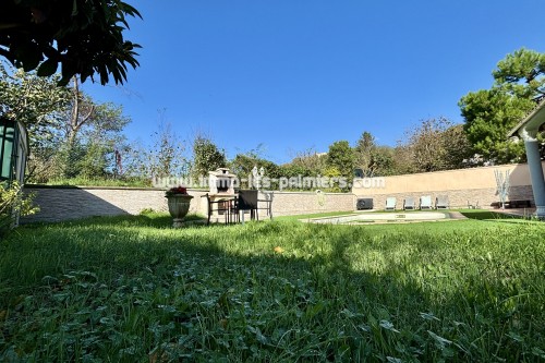 Image 7 : Bright villa with swimming pool and large plot