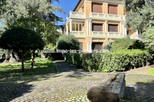 Exceptional apartment in the heart of a seaside villa